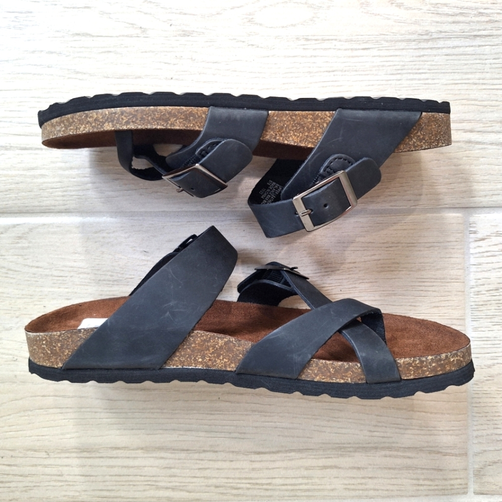 White Mountain Gracie black leather sandals with toe loop, adjustable buckle- 7 - Picture 6 of 10